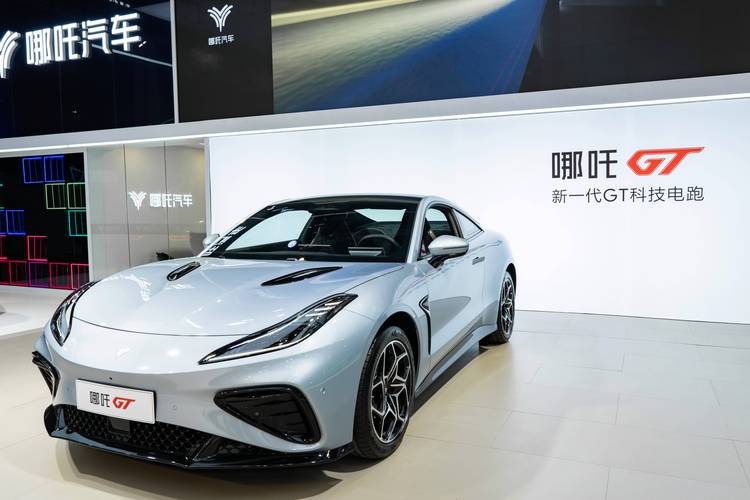 重庆渝中区财华缘企业管理咨询哪吒汽车在智能汽车领域的表现，领途汽车在新能源汽车市场中的影响力